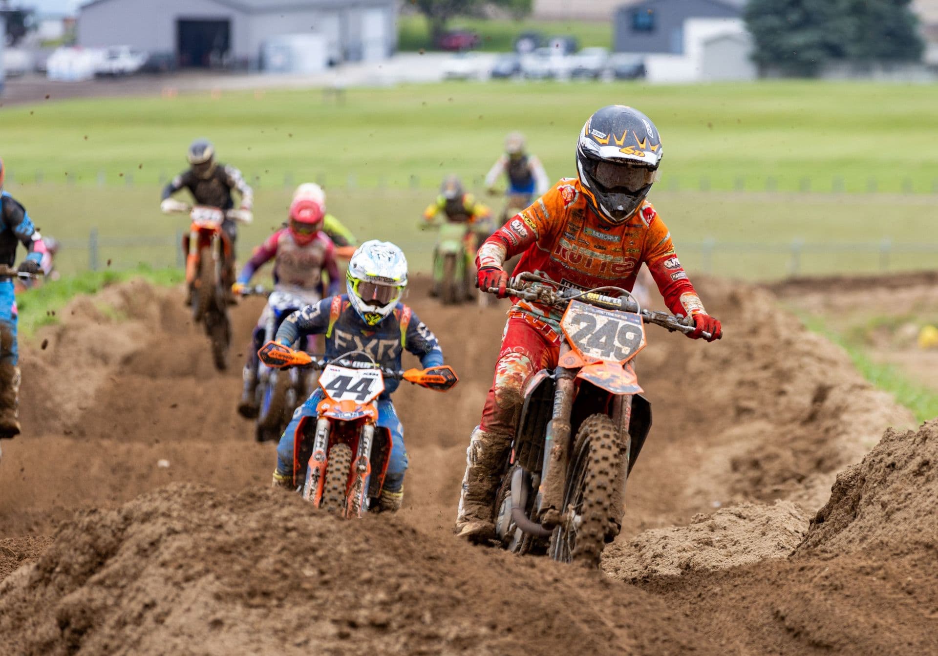 Amateur racer (Bailey Kroone & Evan Snowdin) in the whoops
